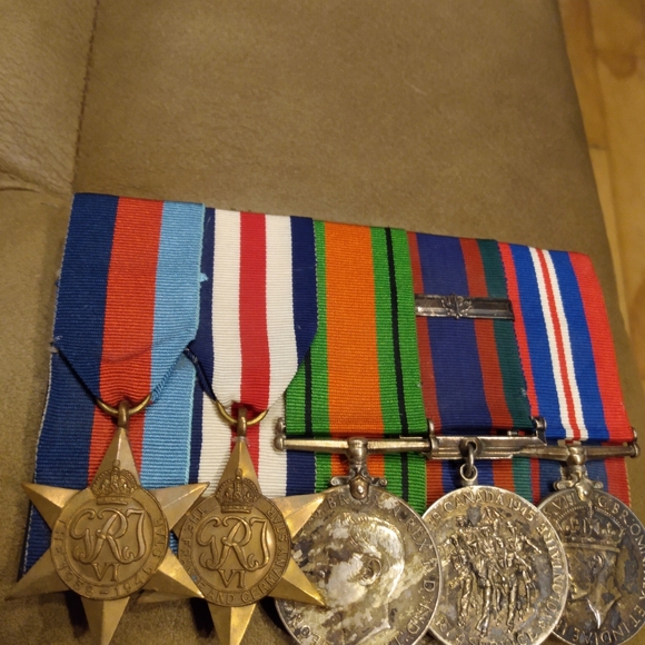 Set of 5 WW2 Canadian military medals - Picture 2 of 6